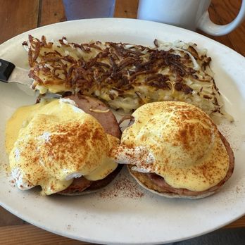 The Alpine Diner & Bar - Eggs Benedict - Cocktail Bars Near Me - Seattle, Washington The Alpine Diner & Bar - Eggs Benedict - Cocktail Bars Near Me - Seattle, Washington