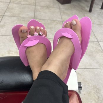 Kanwa Nails & Spa - Pedicure included typical pedicure procedures, as well as a sugar scrub and lotion. My feet feel so smooth now! - Nail Salons Near Me - Omaha, Nebraska