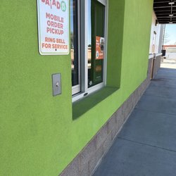 Salad and Go - Walk up pick up window