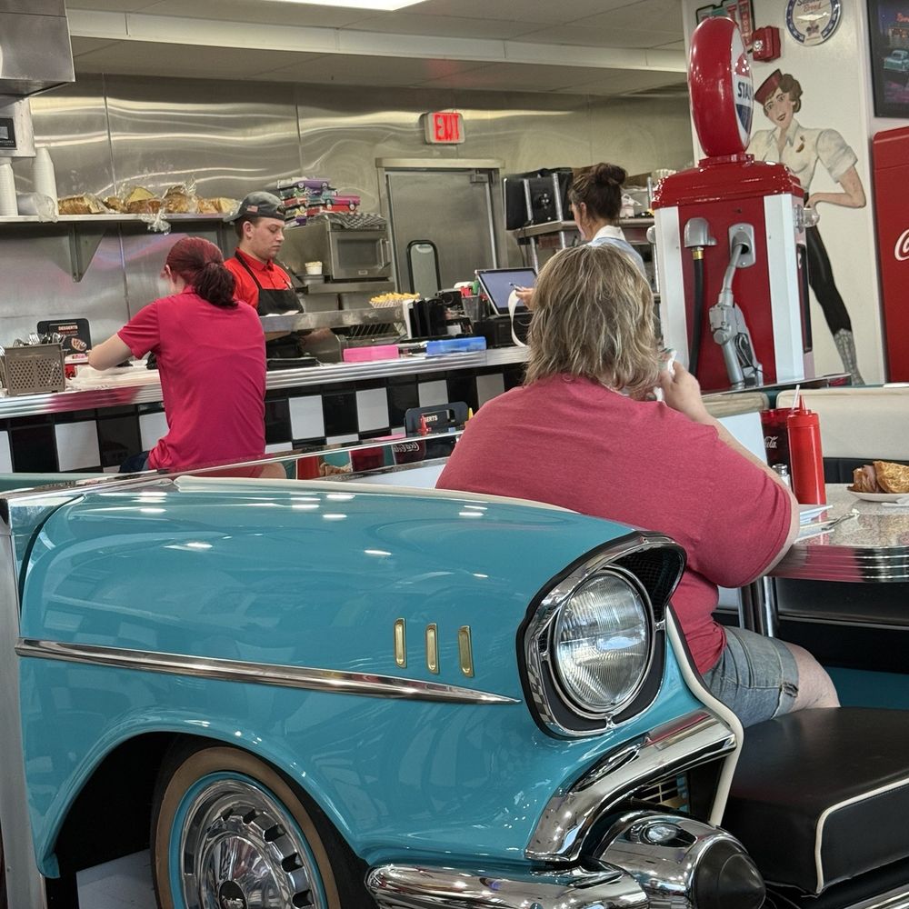 4 Speed on 50’s Diner - The Cadillac table - Diners Near Me - Lawrenceburg, Indiana