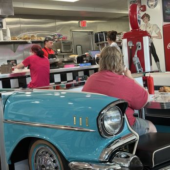 4 Speed on 50’s Diner - The Cadillac table - Diners Near Me - Lawrenceburg, Indiana