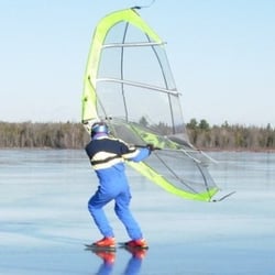 Nordic Skater - Kitewing hand-held sail for high-speed touring on ice and snow