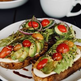 CAPRESE AVOCADO TOAST