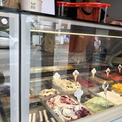 Bottega del Gelato - So many flavors to choose from.