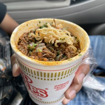 La Eskinna - Birria ramen - Food Trucks Near Me - Orlando, Florida