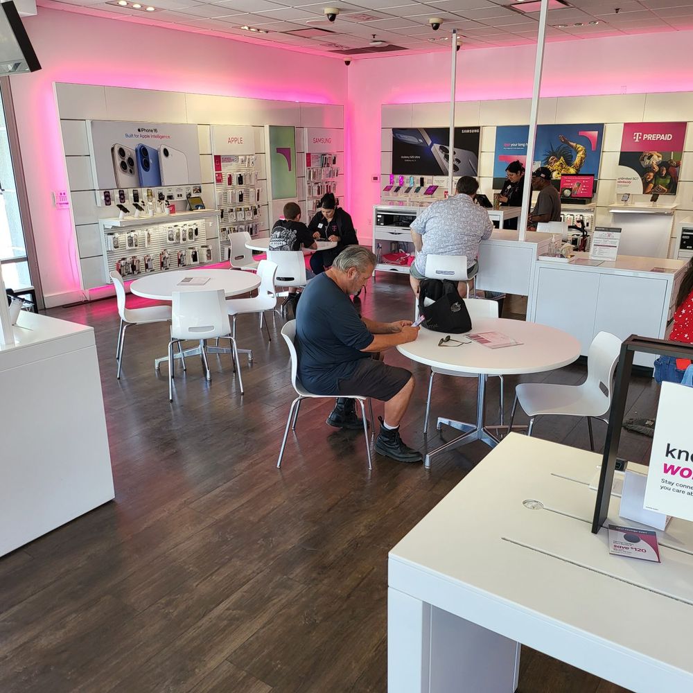 T-Mobile Experience Store - Mobile Phones Near Me - Las Vegas, Nevada T-Mobile Experience Store - Mobile Phones Near Me - Las Vegas, Nevada