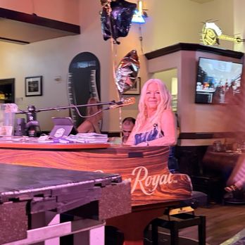 The Piano Bar - Twin Kim smiling my way as she jams on her piano keys - Piano Bars Near Me - Las Vegas, Nevada The Piano Bar - Twin Kim smiling my way as she jams on her piano keys - Piano Bars Near Me - Las Vegas, Nevada
