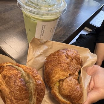 Momentum Coffee - Chicken Sausage, Egg & Cheese Croissant - Cafes Near Me - Chicago, Illinois