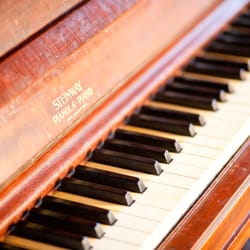 Colby House - Music and singing create special memories of family vacations, and our great room has wonderful acoustics!
