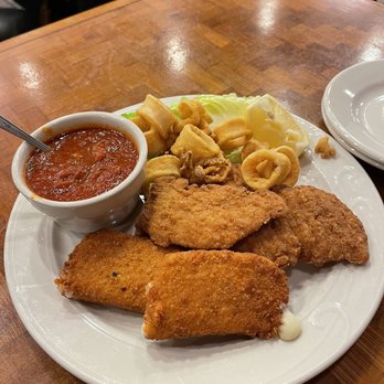 Red Rose - Red rose sampler - fried mozzarella was BANGING, the calamari not so much - Pizza Near Me - Springfield, Massachusetts
