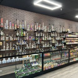 Herb n’ Legend Smoke Shop