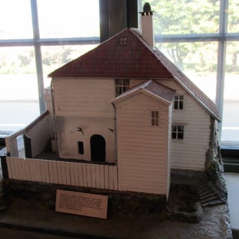 Bergen Offentlige Bibliotek - Nice little house model - Libraries Near Me - Bergen, 12