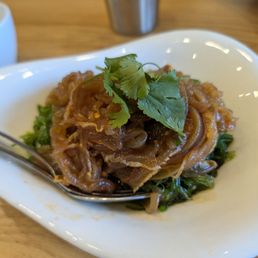 Jellyfish seaweed salad