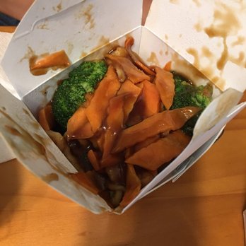 Great Wall Chinese Kitchen - Chicken and broccoli - Chinese Near Me - Selden, New York