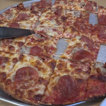 Guido's Italian Restaurant - Italian sausage, pepperoni, the closest version of Chicago thin crust in the area! - Pizza Near Me - Spring Hill, Florida Guido's Italian Restaurant - Italian sausage, pepperoni, the closest version of Chicago thin crust in the area! - Pizza Near Me - Spring Hill, Florida