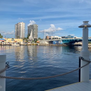 Houston's Restaurant - View from the patio - American Near Me - Pompano Beach, Florida