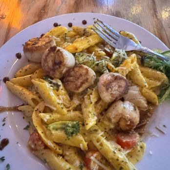 Pasta Y Pueblo District - Scallops with white wine reduction. - Italian Near Me - Luquillo, Puerto Rico Pasta Y Pueblo District - Scallops with white wine reduction. - Italian Near Me - Luquillo, Puerto Rico