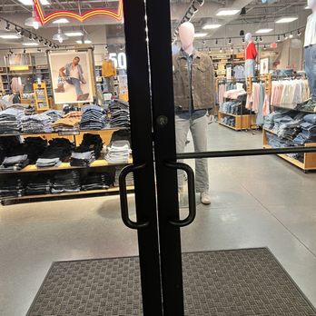 Levi’s Outlet Store - Accessories Near Me - Norfolk, Virginia