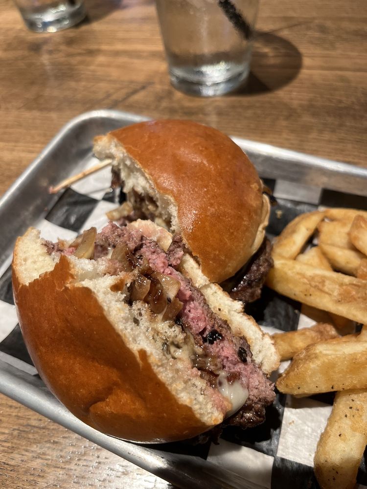 CHUCK LAGER AMERICA’S TAVERN Updated May 2024 85 Photos & 25