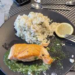 I ordered the salmon with lemon risotto was great!! I ordered the salmon with lemon risotto was great!!