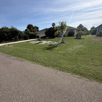 Dalas Lawn Service - Landscaping Near Me - Pt Charlotte, Florida Dalas Lawn Service - Landscaping Near Me - Pt Charlotte, Florida