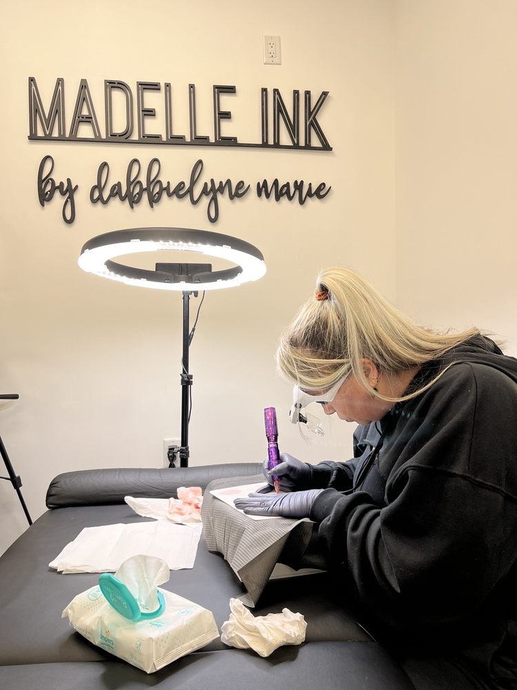 Madelle Ink and Beauty Logo
