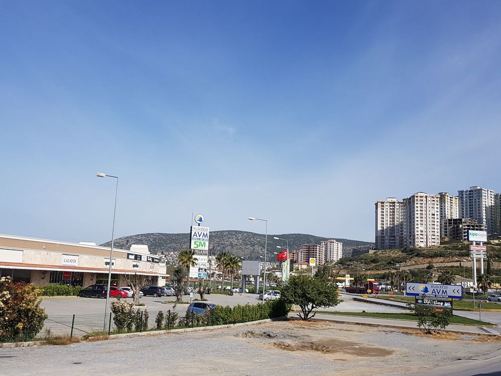 Kuşadası Alışveriş ve Yaşam Merkezi