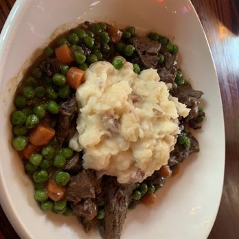 Llywelyn's Pub - Pot roast with mushrooms, veggies and mashed taters - Irish Near Me - St. Charles, Missouri