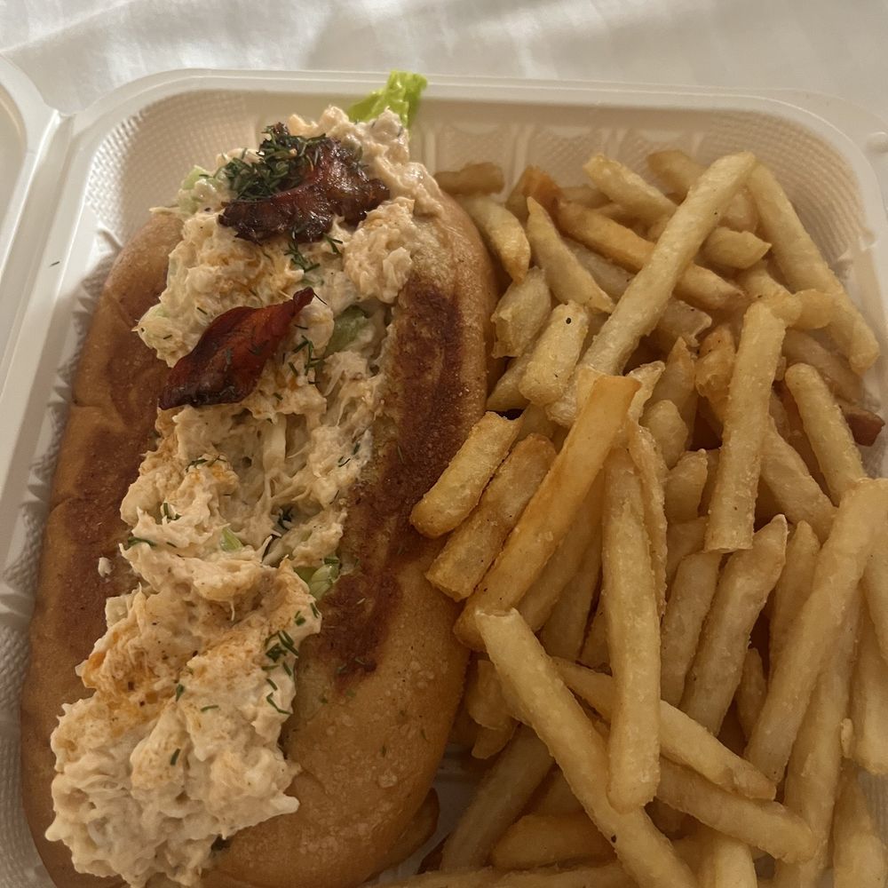 HI Shack - Crab and lobster roll - Tacos Near Me - Honolulu, Hawaii
