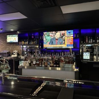 CB's Chop House - Bar area - Sports Bars Near Me - Fenton, Missouri