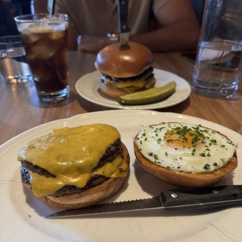 Au Cheval - Burgers - Bars Near Me - Chicago, Illinois
