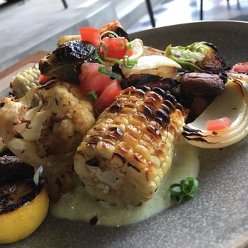 Moku Kitchen - Cocktail Bars Near Me - Honolulu, Hawaii