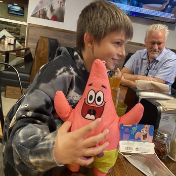 Mountain Mike's Pizza - Won a stuff animal in their token games. Fun night with good food & great friends! - Pizza Near Me - Upland, California