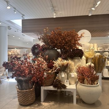 Crate & Barrel - Furniture Stores Near Me - Atlanta, Georgia
