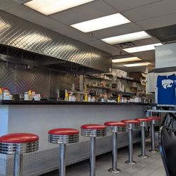 Junior's Cafe & Grill