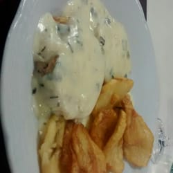 Ceres Restó de la Nueva Bolsa de Comercio - Pollo deshuesado, relleno con salsa crema y papas