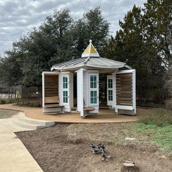 Lady Bird Johnson Wildflower Center - Book borrowing gazebo - Botanical Gardens Near Me - Austin, Texas