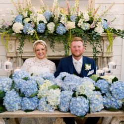 Town and Country Floral Gallery - Sweetheart table by Granbury Florist Town and Country Floral 817-910-8216