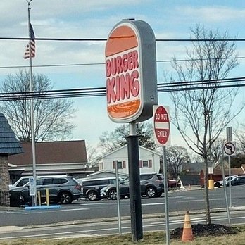 Burger King - The sign on Pottstown Ave. - Fast Food Near Me - Pennsburg, Pennsylvania