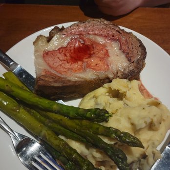 5th Tavern - Prime rib, very fatty, but good. Mashed potatoes were cold - New American Near Me - Bloomfield Hills, Michigan