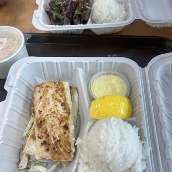 Pine Tree Cafe - Kalbi plate + Mahi Mahi plate - Breakfast & Brunch Near Me - Kailua-Kona, Hawaii