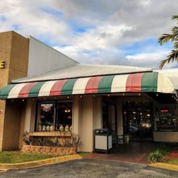 Jacaranda Pizzeria Restaurant - Corner spot in the plaza!