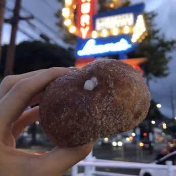 Leonard's Bakery - Malasada - Bakeries Near Me - Honolulu, Hawaii Leonard's Bakery - Malasada - Bakeries Near Me - Honolulu, Hawaii