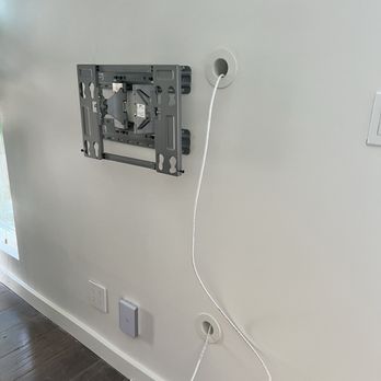 WorldWideTech - Installed Unifi wifi 6 in wall access point and a cable channel for the tv - Security Systems Near Me