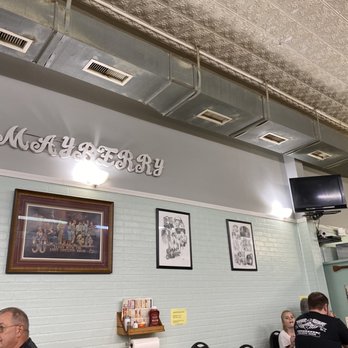Barney's Cafe - the interior of the restaurant - American Near Me - Mount Airy, North Carolina