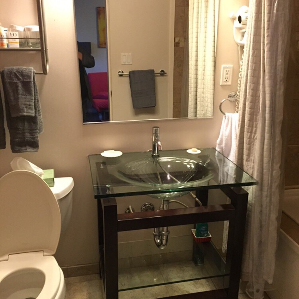 Shoreline Cottages - Bathroom.. Loved the sink!. - Hotels Near Me - Fort Bragg, California Shoreline Cottages - Bathroom.. Loved the sink!. - Hotels Near Me - Fort Bragg, California