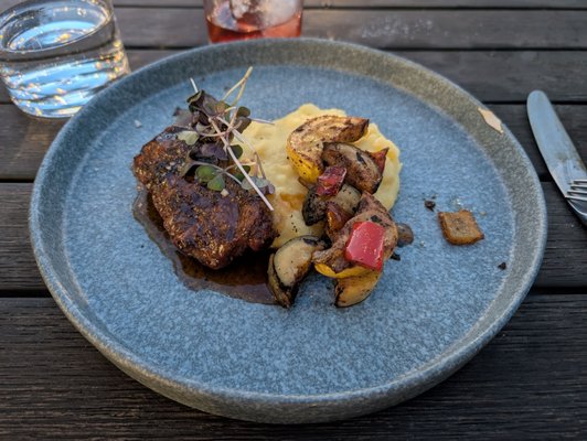 Golden Gate Saloon by null