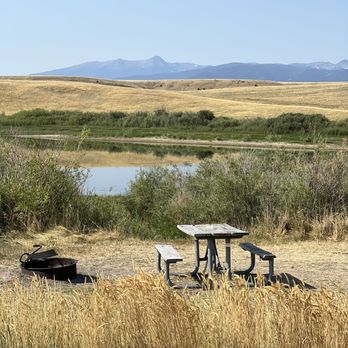 Harrison Lake - Camping sites for a fee - Lakes Near Me Harrison Lake - Camping sites for a fee - Lakes Near Me