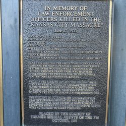 Kansas City Gangster Tour - Memorial plaque for the Leo's killed in the massacre