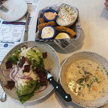 Beacon Corner Bar - Clam chowder, fish basket & wedge salad - Seafood Near Me - Grand Rapids, Michigan
